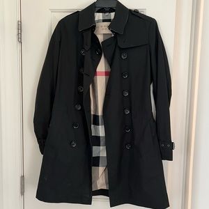 Burberry trench coat - never worn, 100% authentic